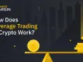 Binance dzwignia: grafika ilustrująca handel z dźwignią na kryptowalutach, z monetą na wadze i stosami monet.