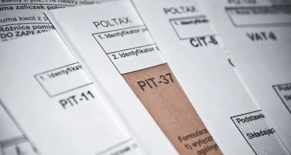 Formularze podatkowe PIT-11, PIT-37, CIT-8 i VAT-4. Zrozumienie odliczania VAT i jak to działa, to klucz do prawidłowego rozliczenia.