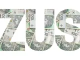 ZUS - ulga na start warunki. Polskie banknoty 100 zł tworzą napis ZUS, symbolizując finanse i wsparcie dla przedsiębiorców.