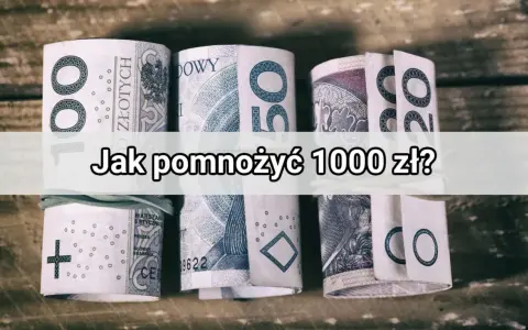 Zrolowane banknoty polskie, w tym 100 zł, 50 zł i 20 zł, leżą na drewnianym tle. Tekst na obrazku pyta: "Jak pomnożyć 1000 zł?".