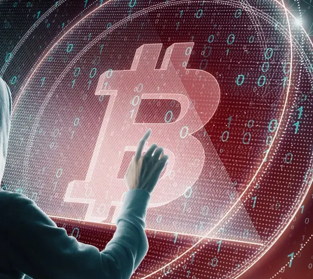 Osoba w kapturze dotyka symbolu Bitcoina na tle kodu binarnego. Czy to ślad po majątku Satoshi Nakamoto?